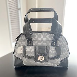 BNWT Coach Signature Hampton zip purse
